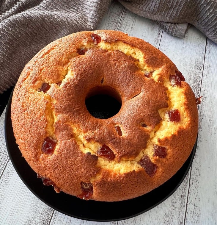 Bolo de Fubá com Goiabada (20cm)